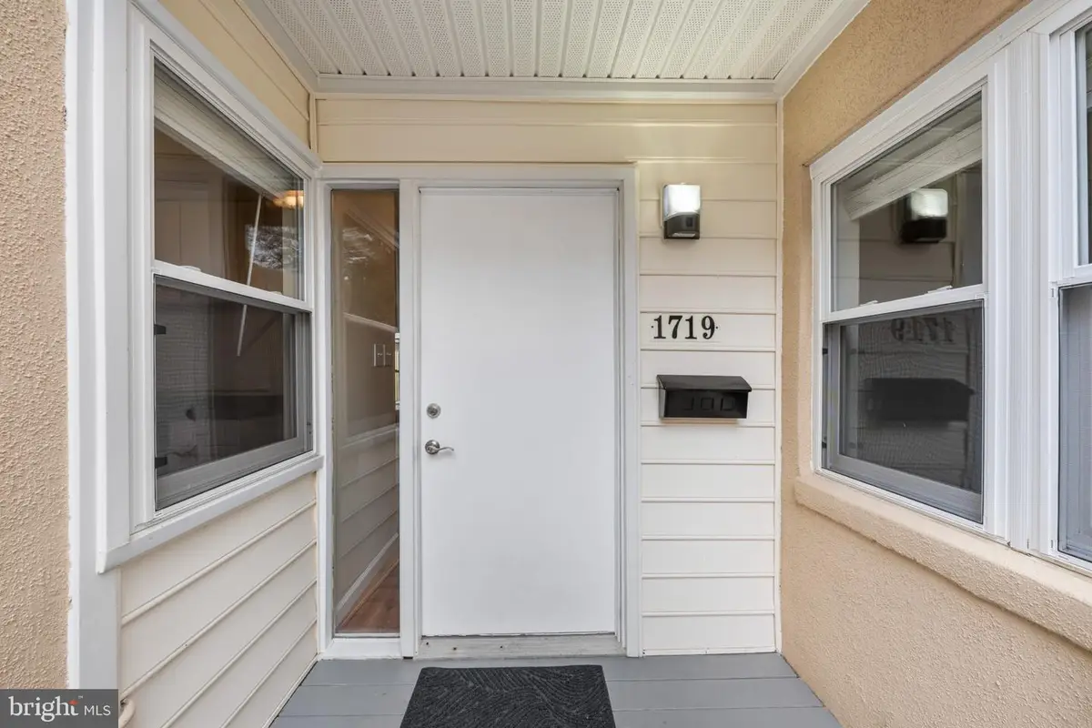 1719 W Bancroft Ln, Crofton, MD 21114 - #1