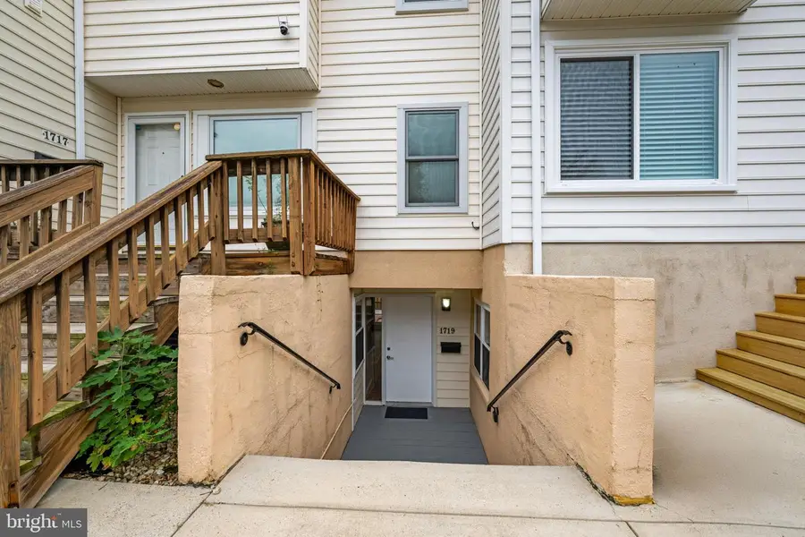 1719 W Bancroft Ln, Crofton, MD 21114 - #2