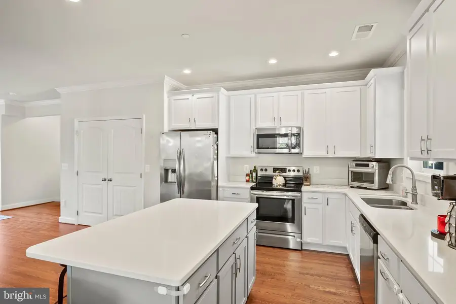 207 Linden Ave, Edgewater, MD 21037 - #3