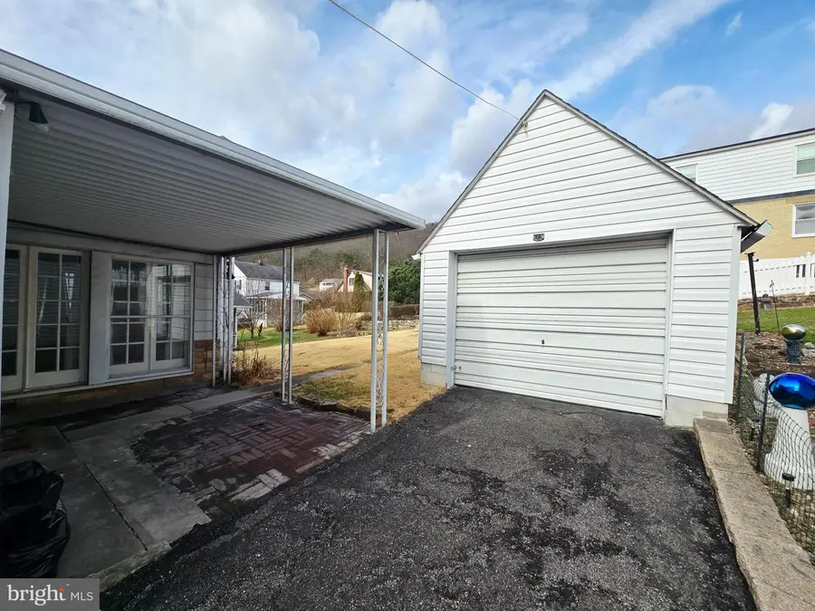 1106 Holland St, Cumberland, MD 21502 - #3