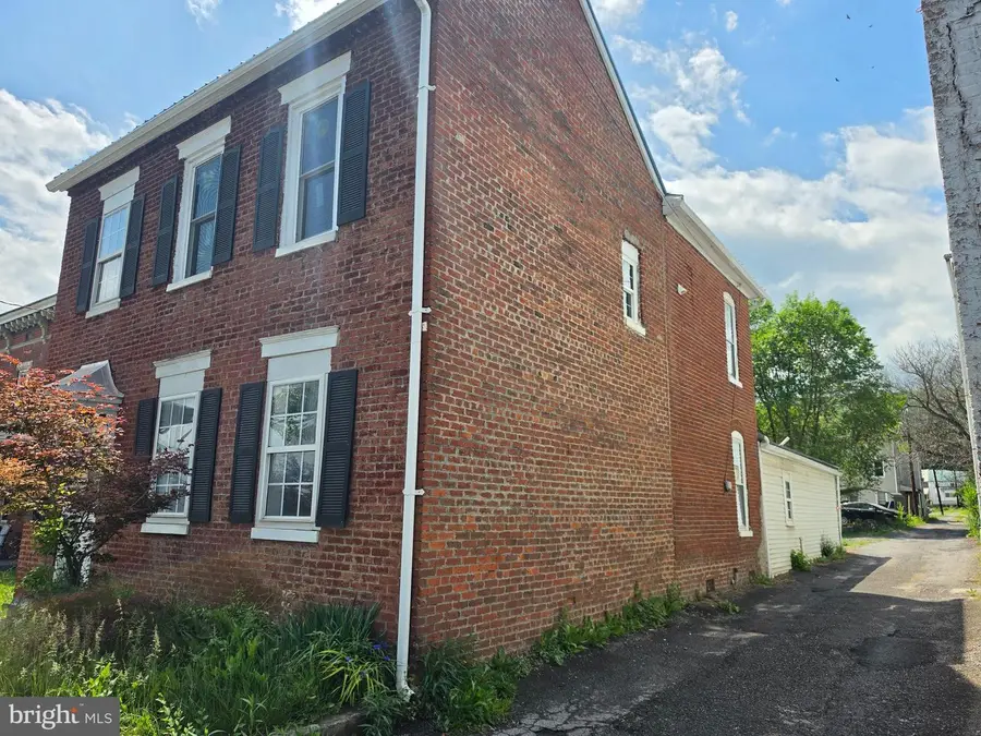 216 Valley St, Cumberland, MD 21502 - #3