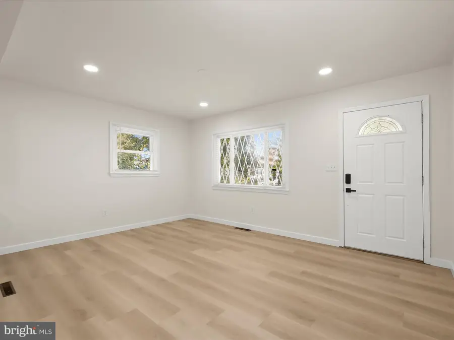 15 W Bristol Ave, Baltimore, MD 21225 - Image #3