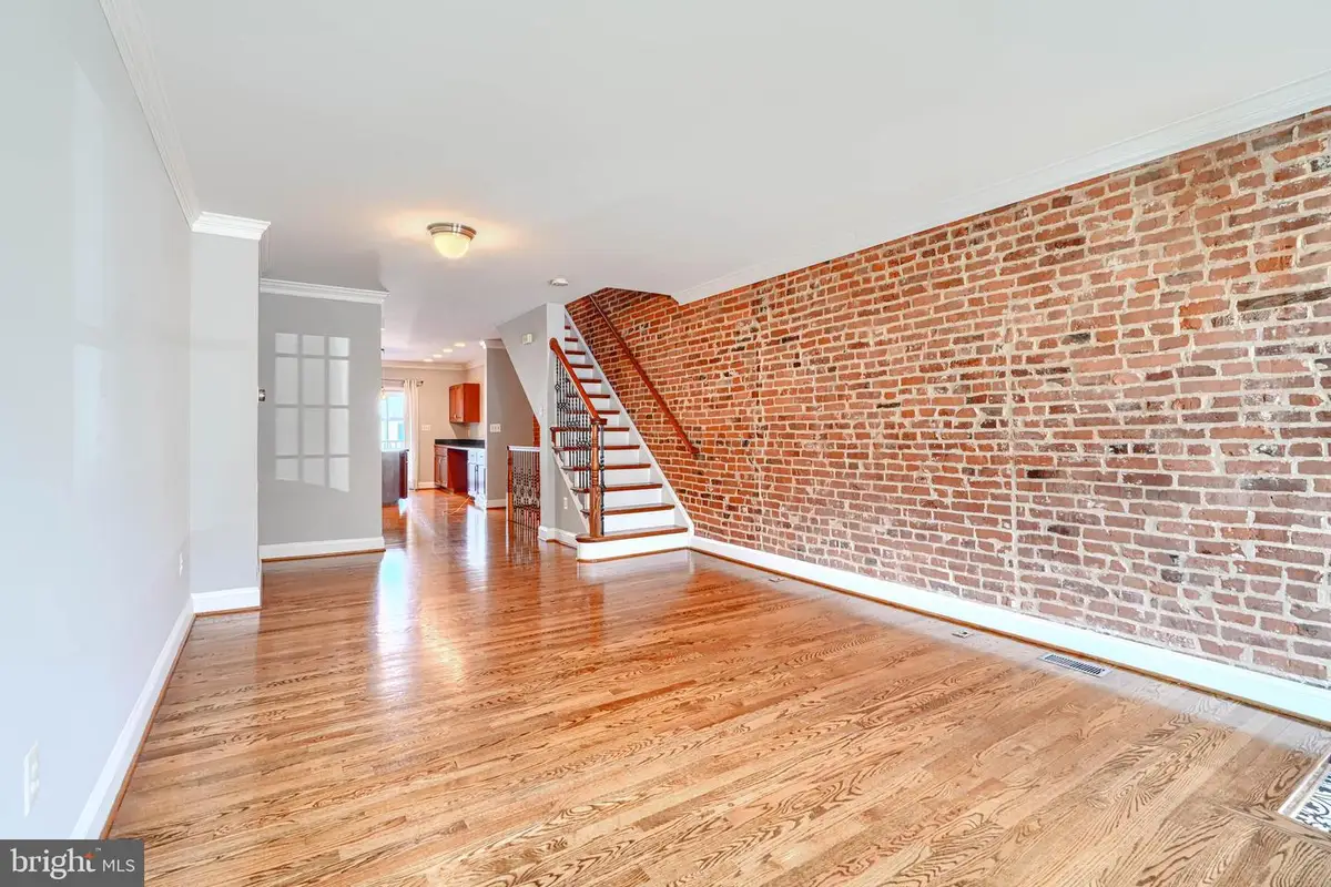 612 S Clinton St S, Baltimore, MD 21224 - Image #1