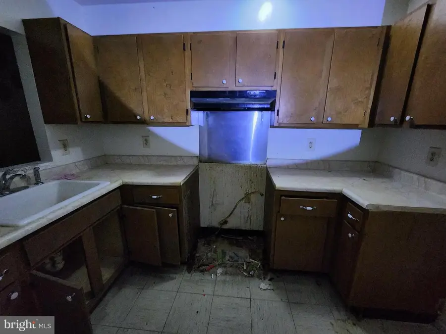 913 N Calhoun St, Baltimore, MD 21217 - Image #2