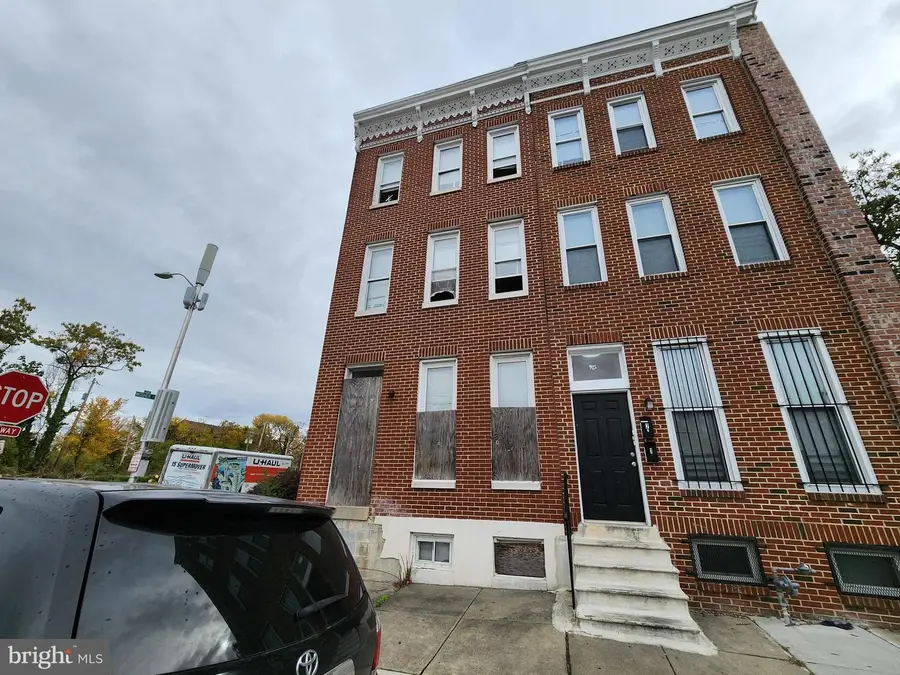 927 N Carey St, Baltimore, MD 21217 - Image #2