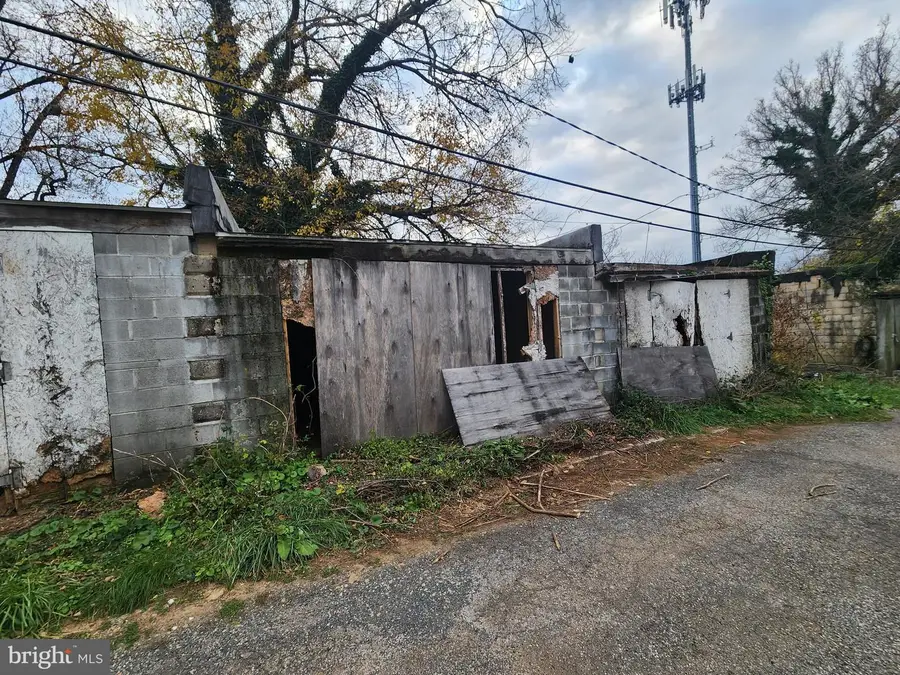 Garages Behind 3604 Howard Park Ave, Baltimore, MD 21207 - Image #3