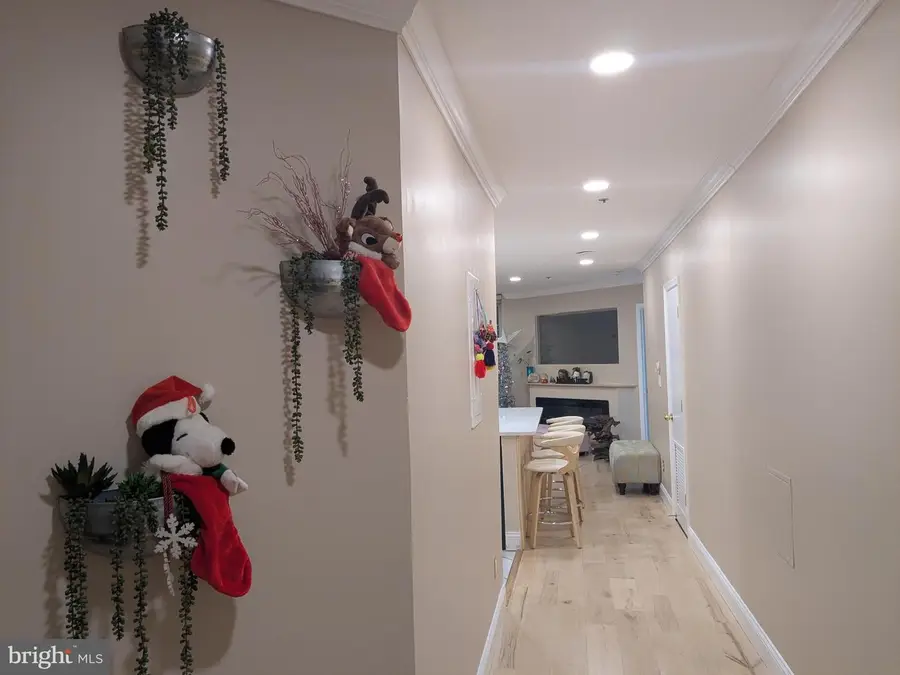 100 Harborview Dr #211, Baltimore, MD 21230 - Image #3