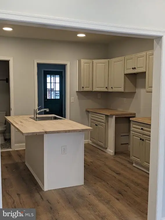 2715 Mura St, BALTIMORE, MD 21213