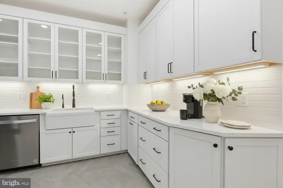 3953 Cloverhill Rd, Baltimore, MD 21218 - #2