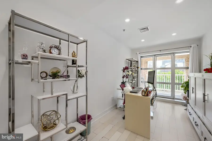250 President St #211, Baltimore, MD 21202 - #2