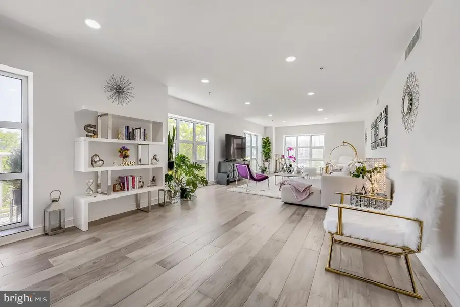250 President St #211, Baltimore, MD 21202 - #3