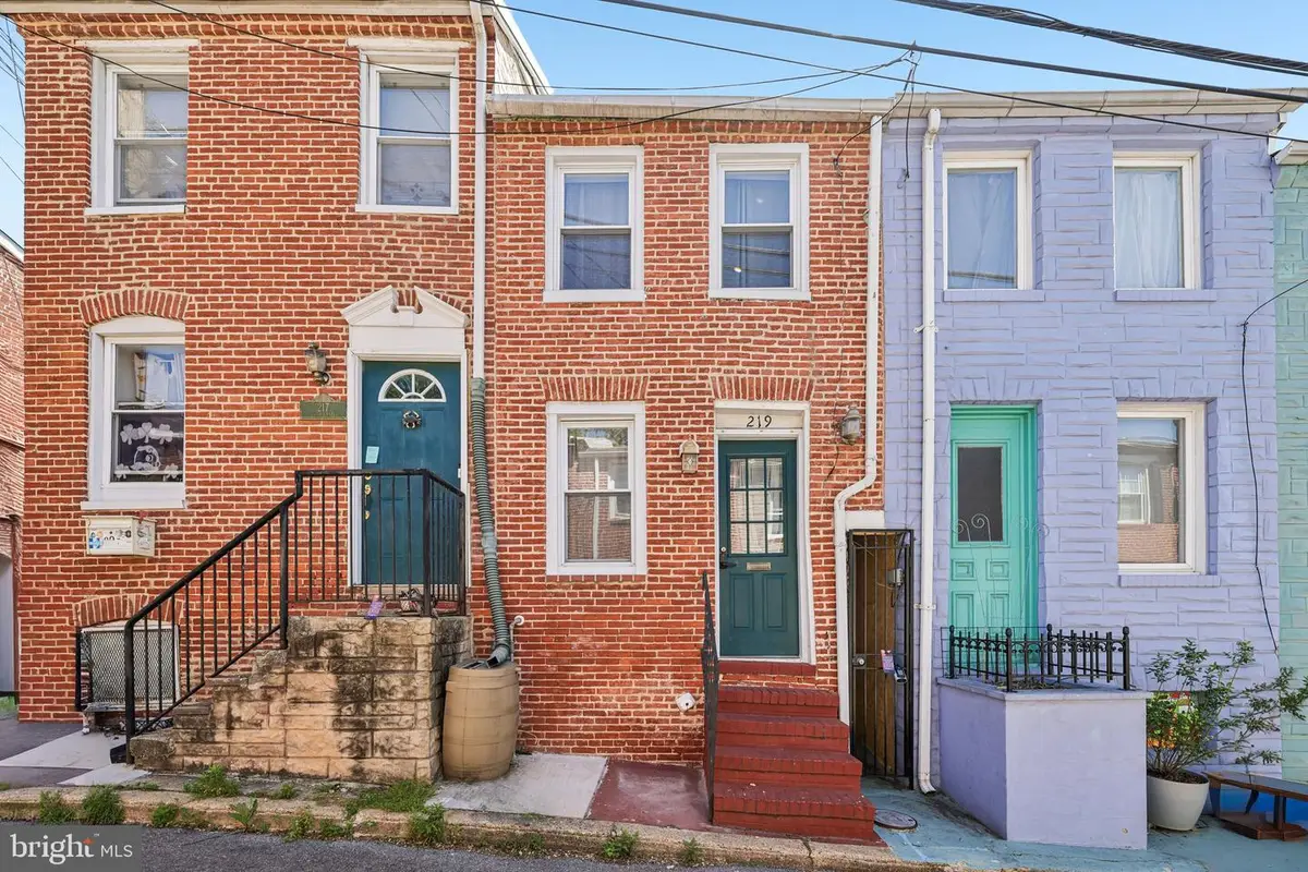 219 Chapel St, Baltimore, MD 21231 - #1