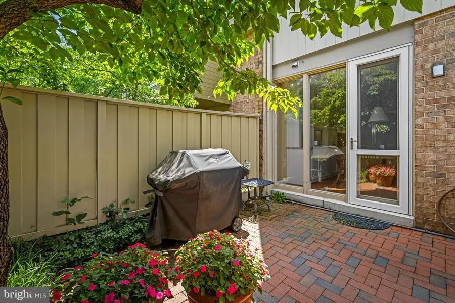 2 Roland Mews #r52, Baltimore, MD 21210 - #2