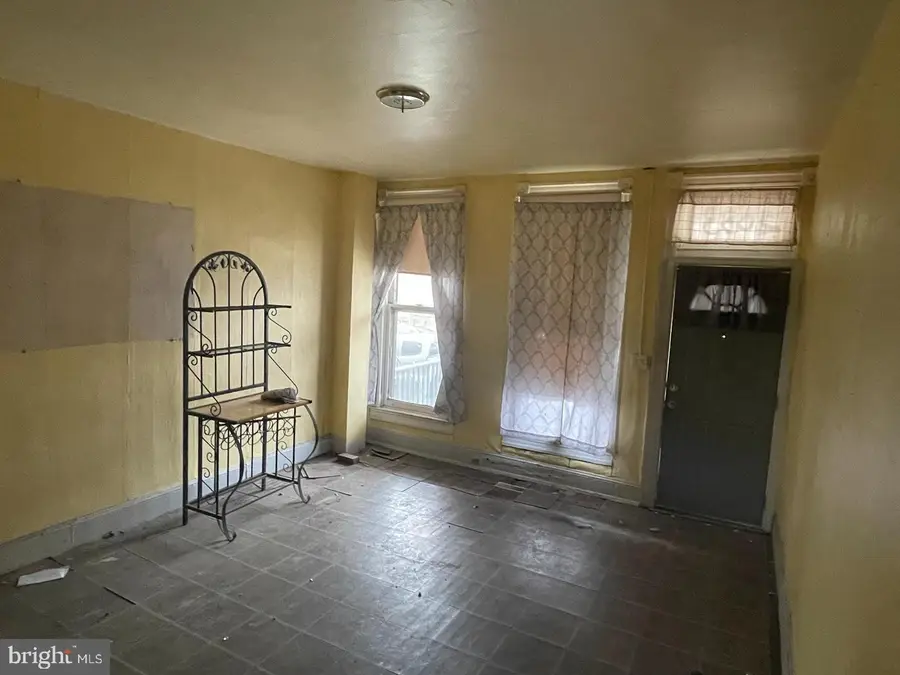 2033 Robb St, Baltimore, MD 21218 - #3