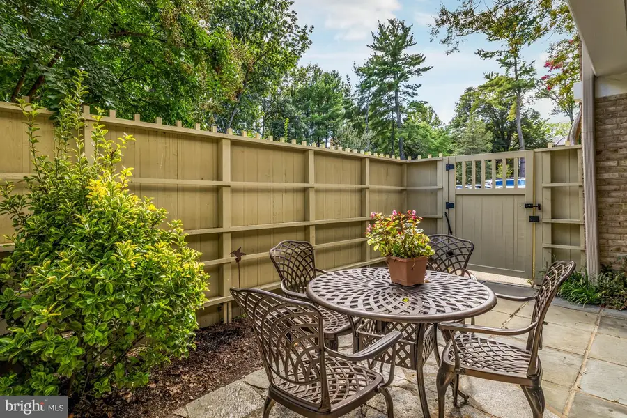 4 Hamlet Hill Rd, Baltimore, MD 21210 - #2