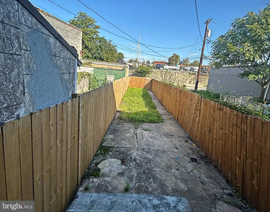 1174 Sargeant St, Baltimore, MD 21223 - #3