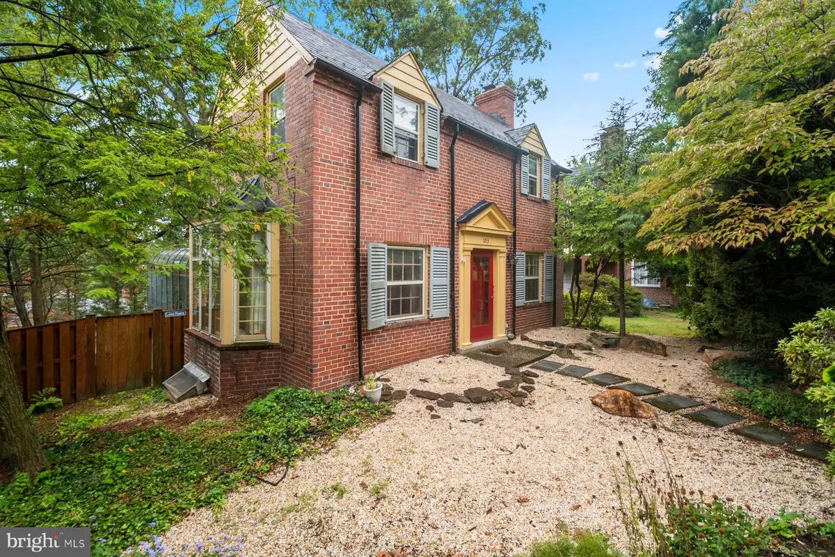 1213 Roundhill Rd, Baltimore, MD 21218 - #1