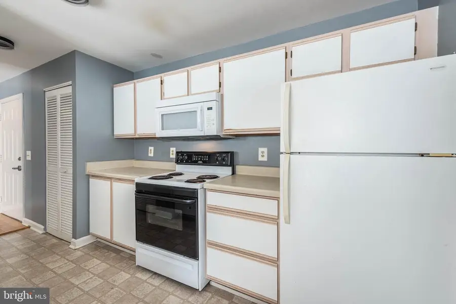 2702 Lighthouse Pt E #617, Baltimore, MD 21224 - #3