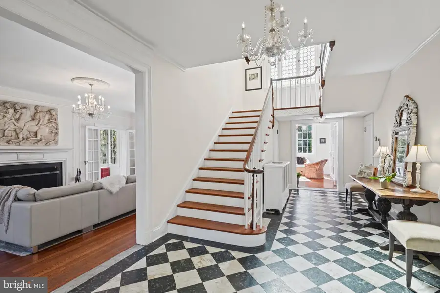 203 E 39th St, Baltimore, MD 21218 - #3