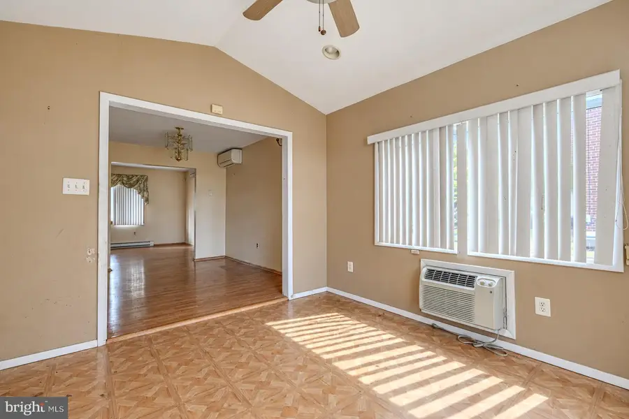 5614 Groveland Ave, Baltimore, MD 21215 - #3