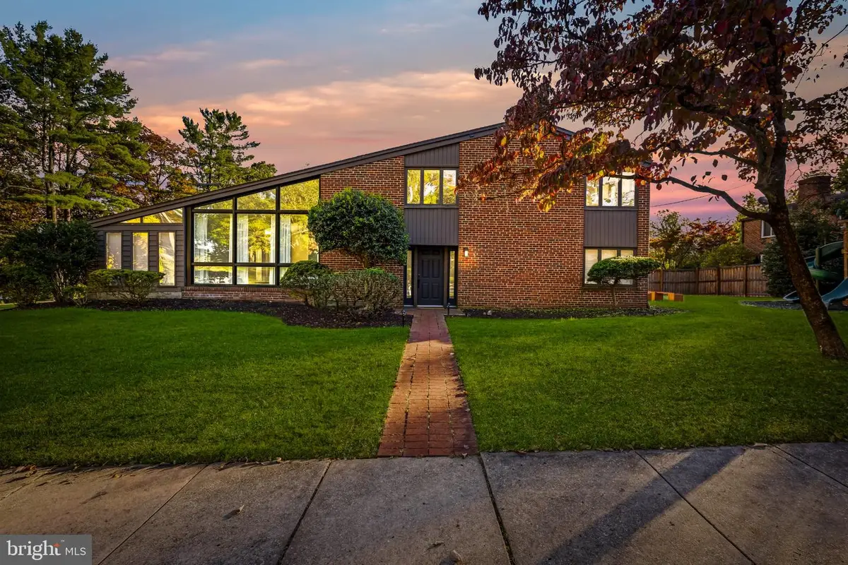 2105 Southcliff Dr, Baltimore, MD 21209 - #1