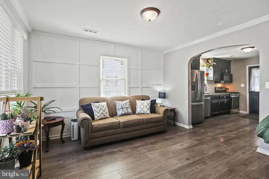 323 Oberle Ave, Essex, MD 21221 - Image #2