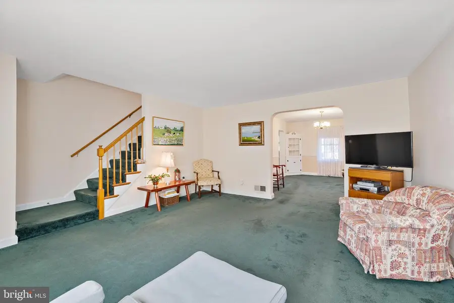 8 Winthrop Ct, Towson, MD 21204 - Image #3