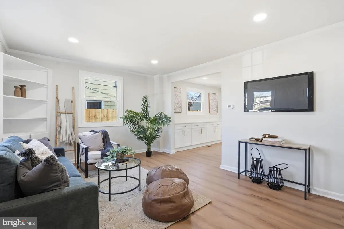 8233 Longpoint Rd, Baltimore, MD 21222 - Image #1