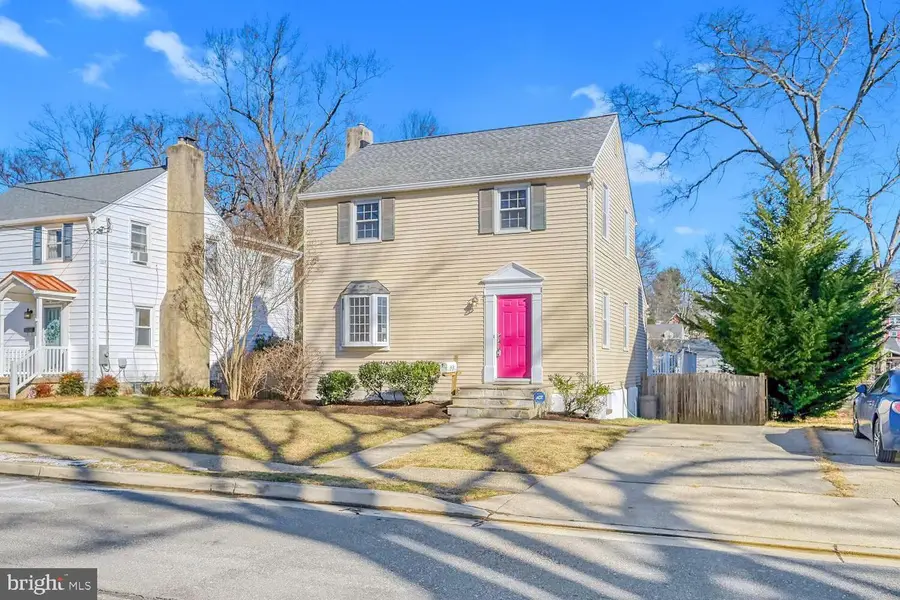 415 Locust Dr, Baltimore, MD 21228 - Image #2