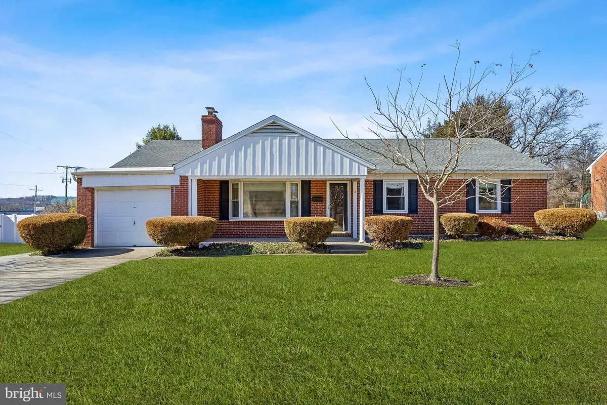 6 E Aylesbury Rd, Lutherville Timonium, MD 21093 - #1