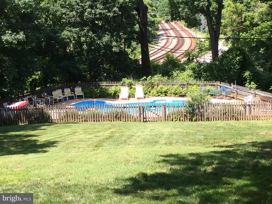 1704 Forsythia Ln, Baltimore, MD 21227 - #3