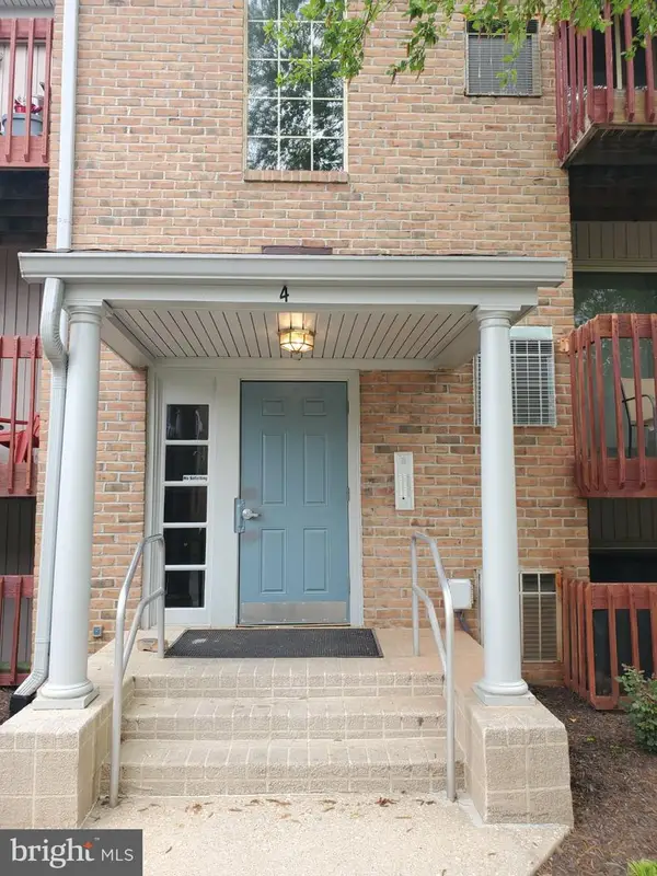4 Banyan Wood Ct #304, ESSEX, MD 21221