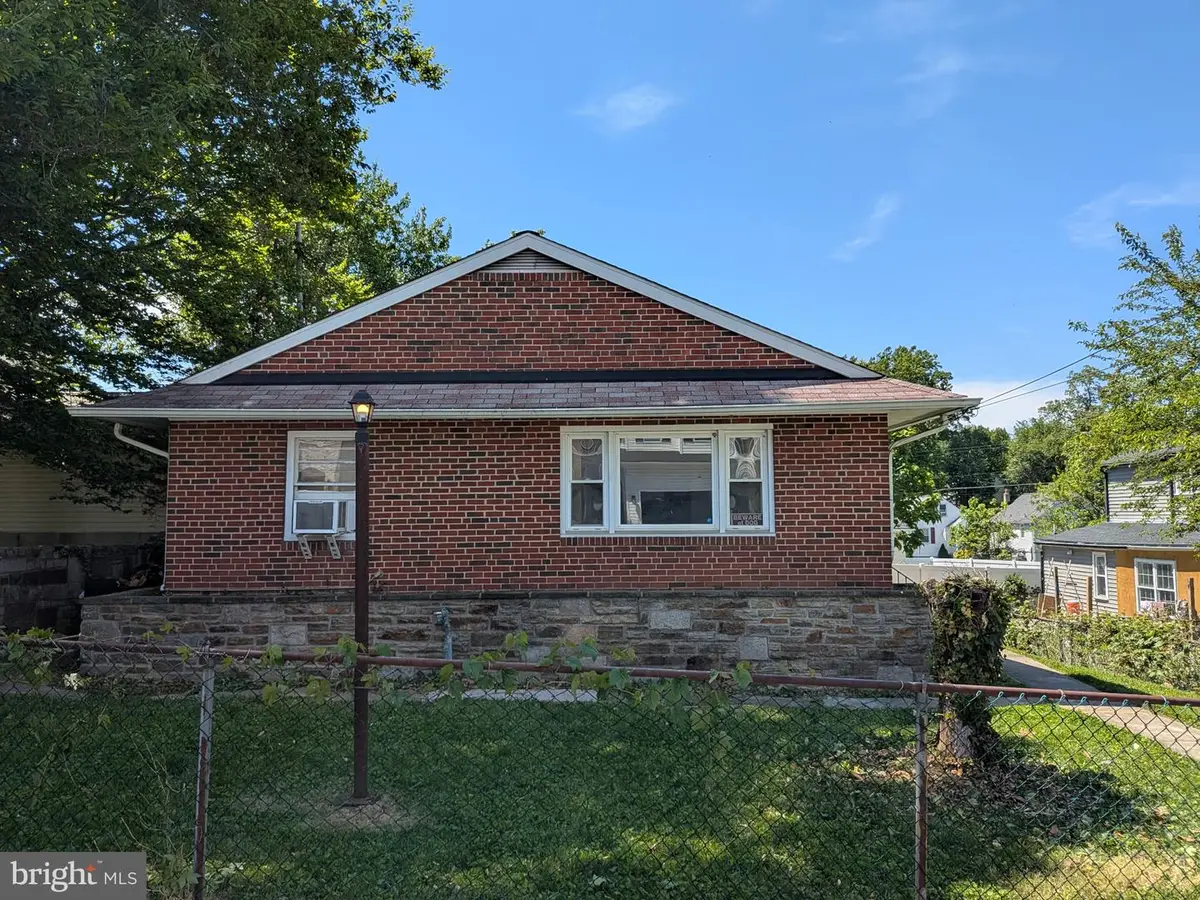 7806 Wendover Ave, Parkville, MD 21234 - #1