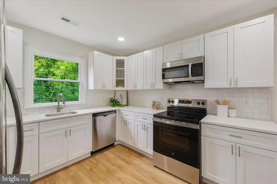 711 Woodland Dr, Baltimore, MD 21227 - #2
