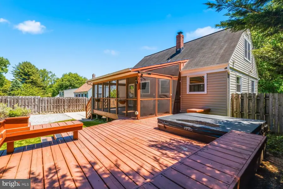 9704 Oakdale Ave, Parkville, MD 21234 - #2