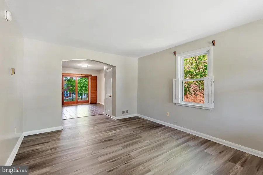 8324 Ridgely Oak Rd, Parkville, MD 21234 - #2