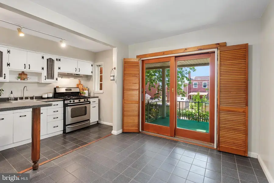 8324 Ridgely Oak Rd, Parkville, MD 21234 - #3