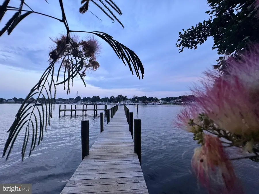 1904 Waters Landing Dr, Essex, MD 21221 - #2