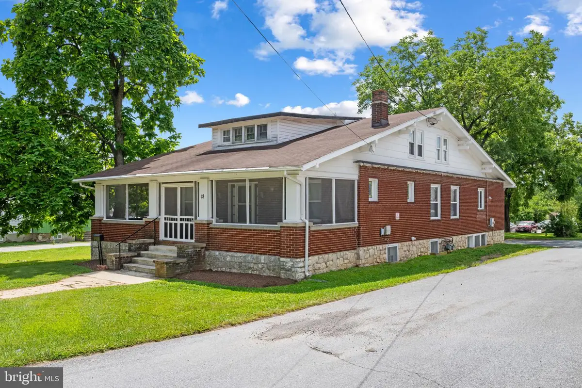 18 E Chatsworth Ave E, Reisterstown, MD 21136 - #1