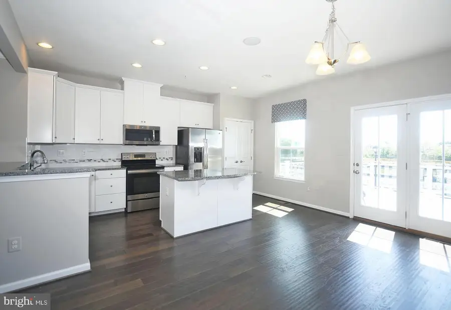 8233 Secluded Cove Ln, Dundalk, MD 21222 - #2