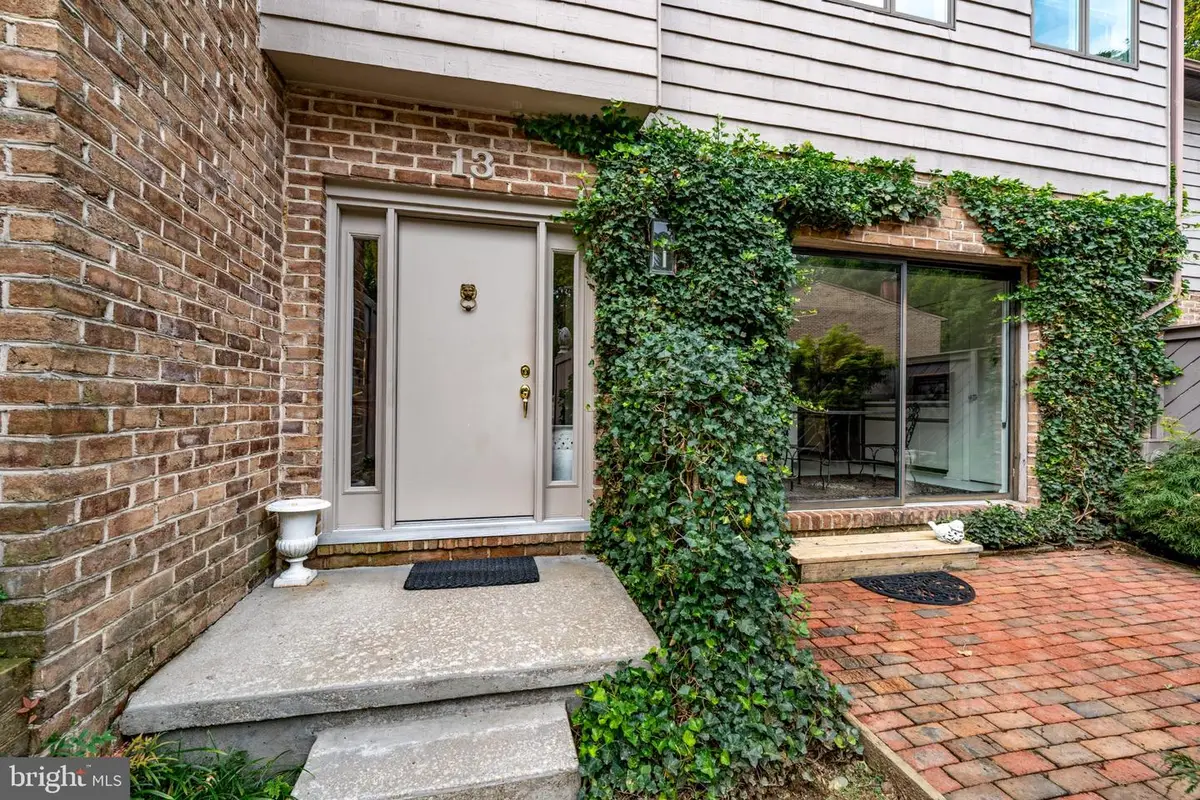 13 Hampshire Woods Ct, Towson, MD 21204 - #1