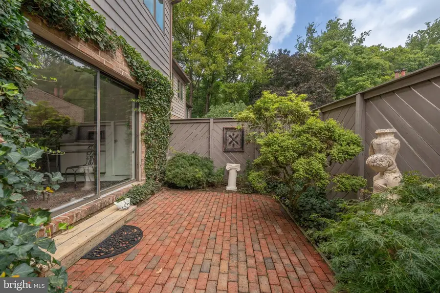 13 Hampshire Woods Ct, Towson, MD 21204 - #2