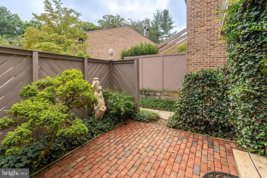13 Hampshire Woods Ct, Towson, MD 21204 - #3