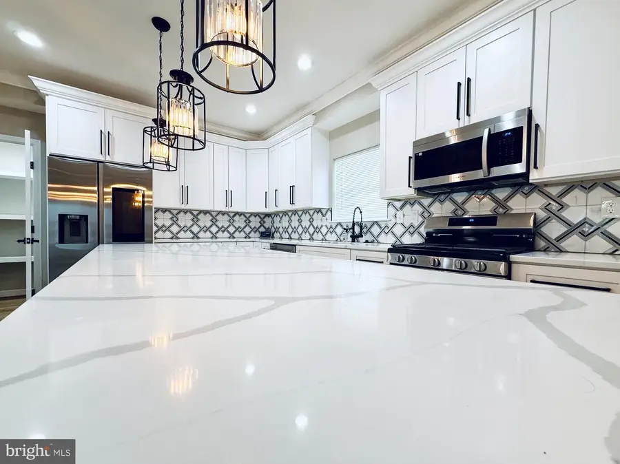 8221 Beach Dr, Baltimore, MD 21222 - #3