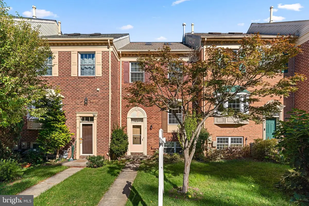 7 Valley Crossing Cir, Cockeysville, MD 21030 - #1