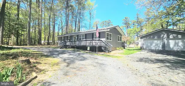 834 Lazy Ln, LUSBY, MD 20657