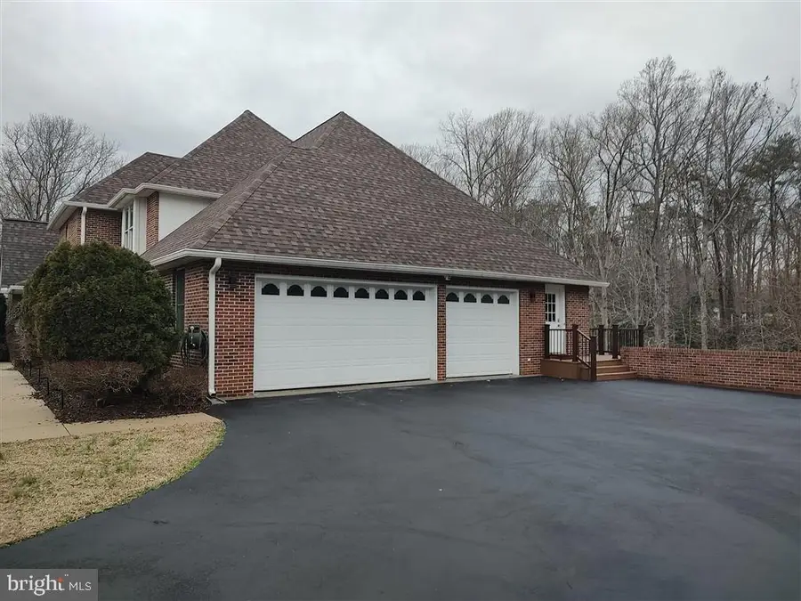 7120 Langley Ct, Hughesville, MD 20637 - #2