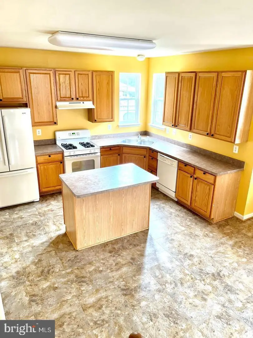 10017 Wamsley Ct, White Plains, MD 20695 - #2