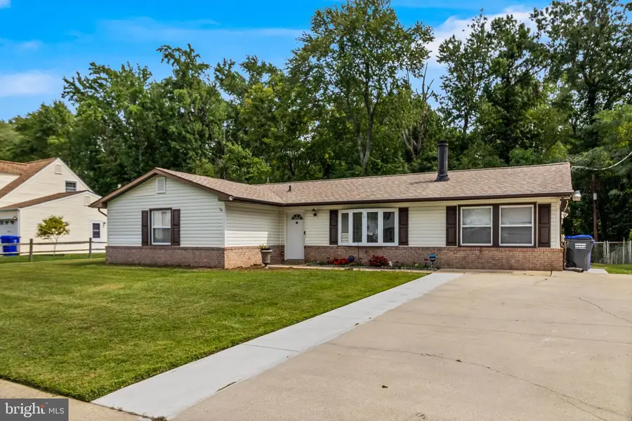 913 Barrington Dr, Waldorf, MD 20602 - #2