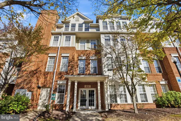 800 Edelen Station Pl #301, LA PLATA, MD 20646